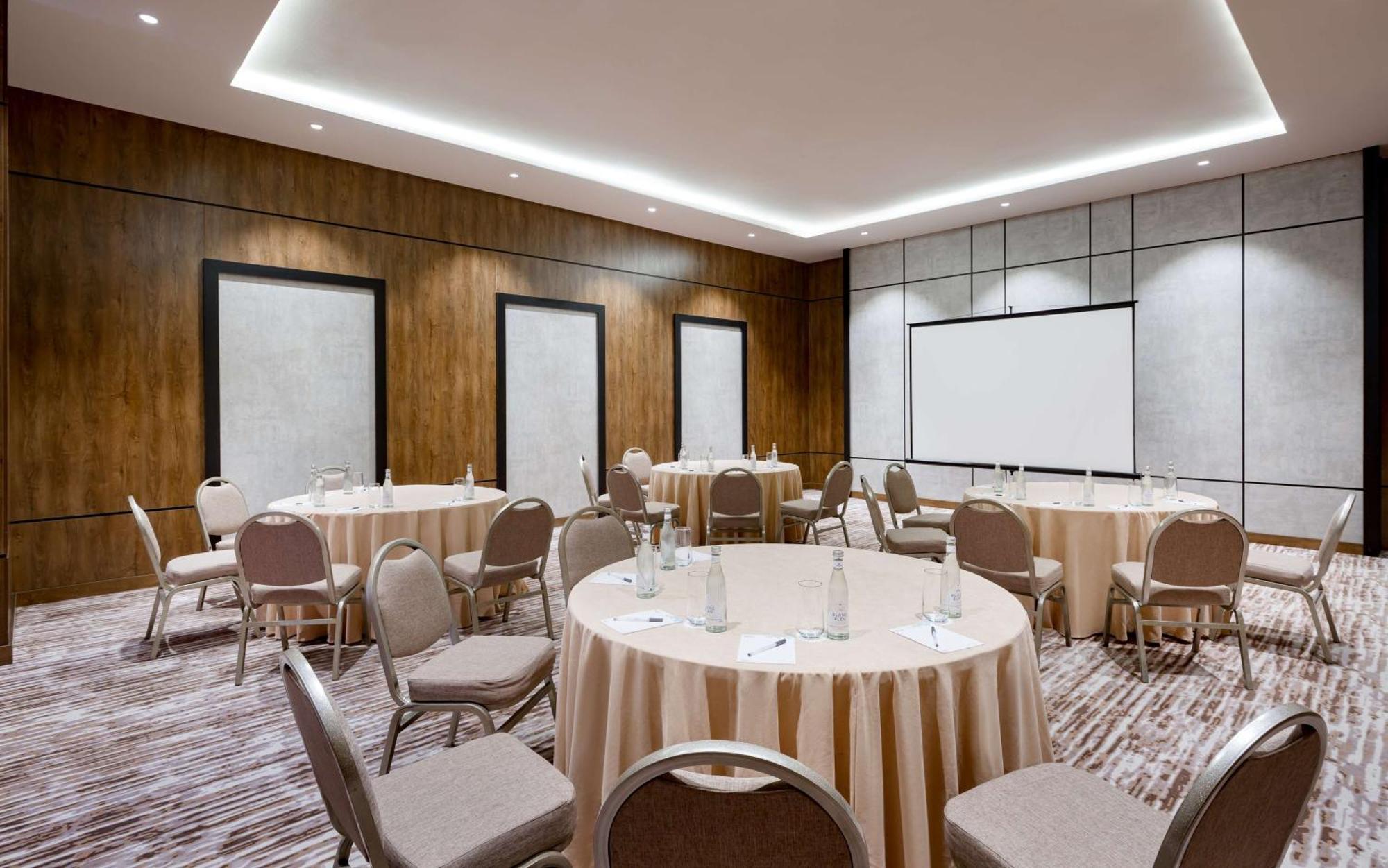 Hilton Garden Inn Samarkand Luaran gambar